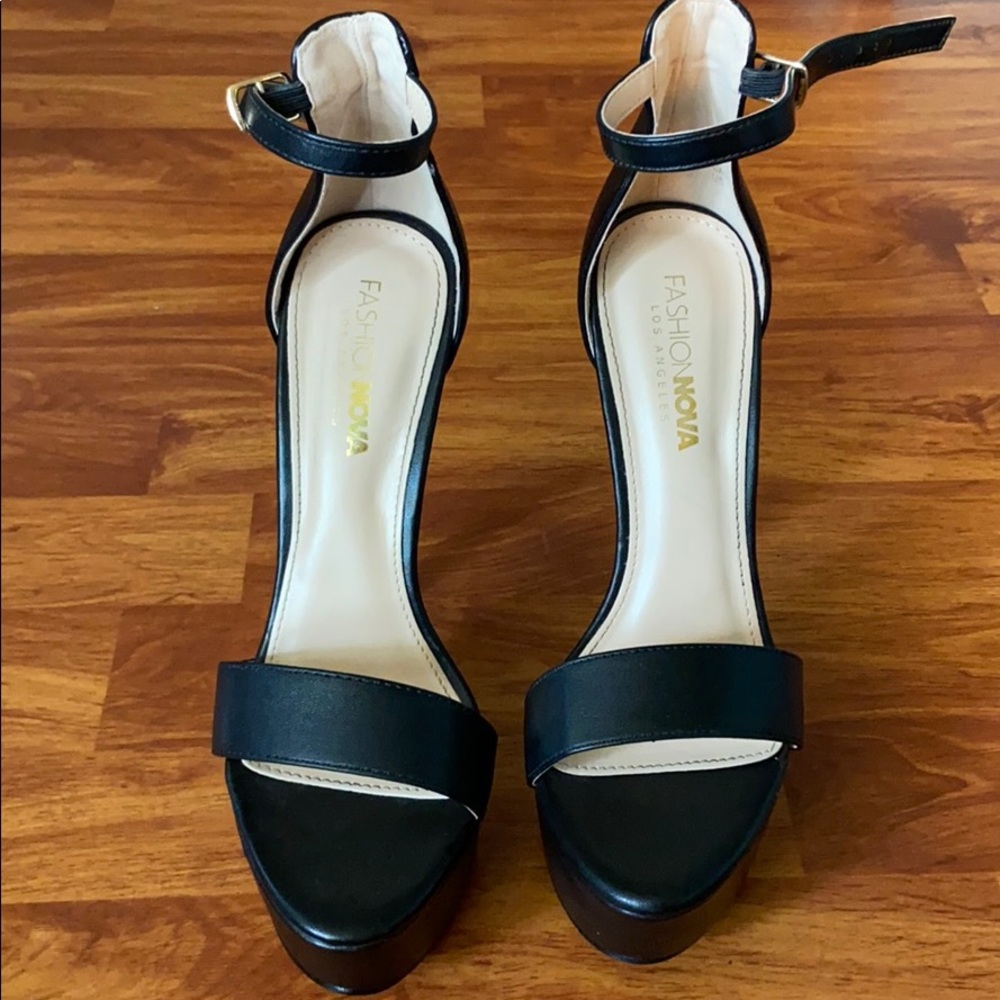 FASHION NOVA HEELS SIZE 8.5